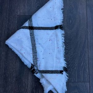 Candies’s triangle scarf